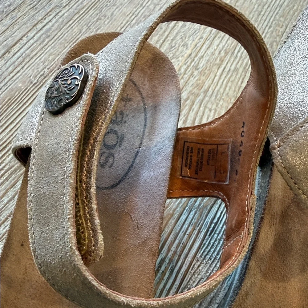 Taos Gold Carousel 2 Wedge Sandals 39/ 8